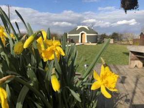 Yurt Glampsite with Hot Tub near Anslow, Staffordshire, England
